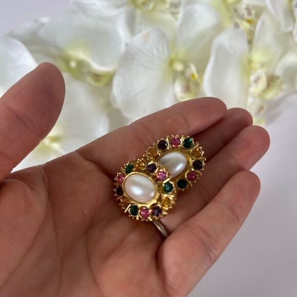 Vintage Clip On Earrings - Picture 3 of 5